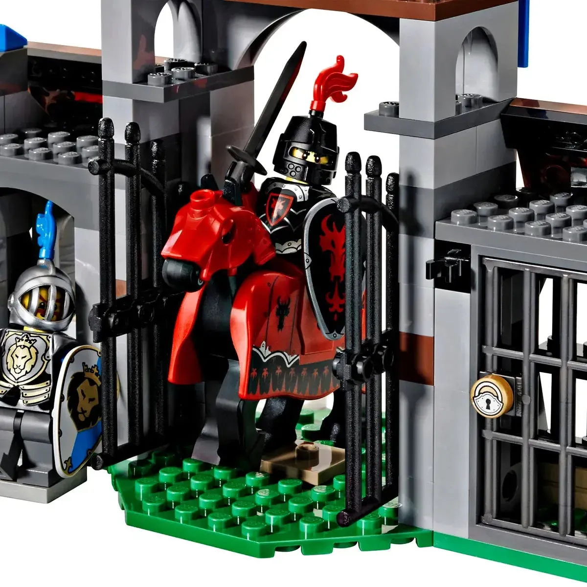 LEGO [Castle] - The Gatehouse Raid Building Set - Series (70402) - Image 5