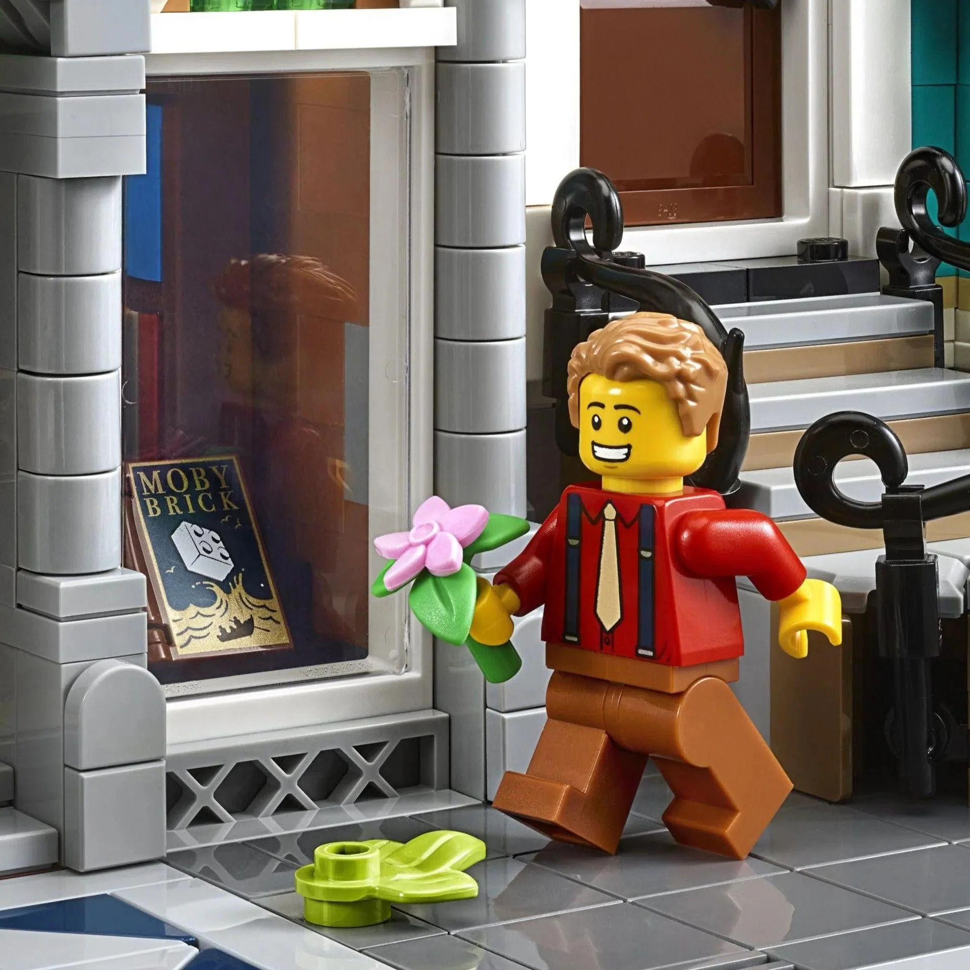 LEGO [Creator Expert] - Bookshop Building Set - Modular Buildings Collection Series (10270) - Image 10