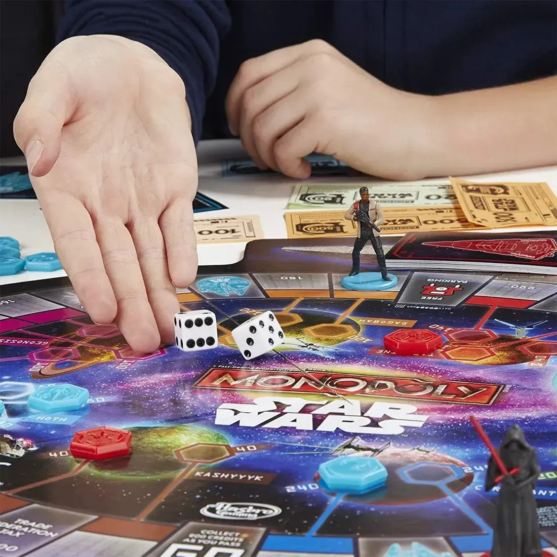 Monopoly: Star Wars Edition - Economic War Board Game for Family, Adults, and Children (2-4 Players, Age 8+) - Hasbro Gaming - Image 10