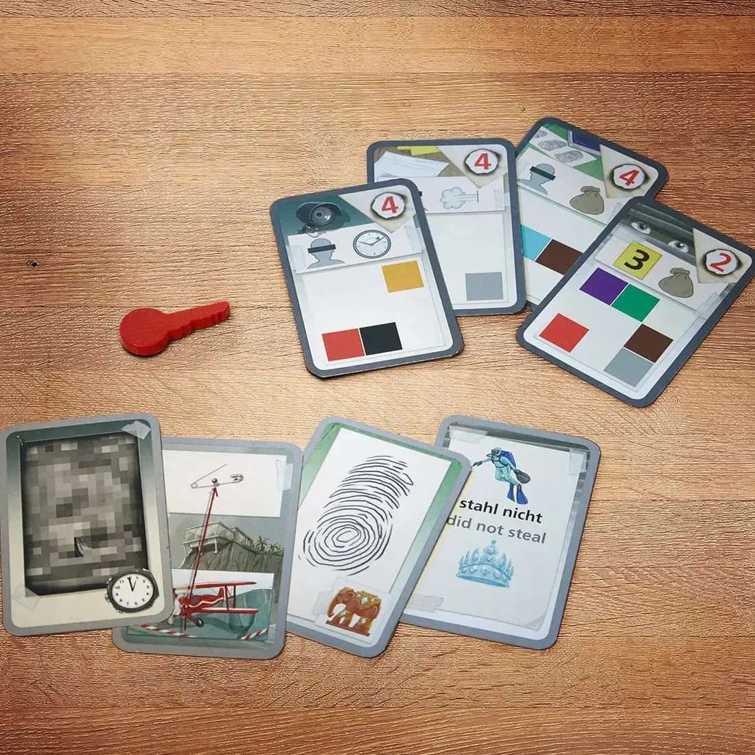 The Key: Theft in Cliffrock Villa - Puzzle Crime Board Game for Family and Adults (1-4 Players, Ages 8+) - HABA - Image 8